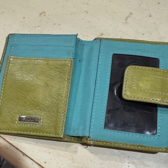 Fossil Teal and Olive Leather Wallet - Picture 2 of 3